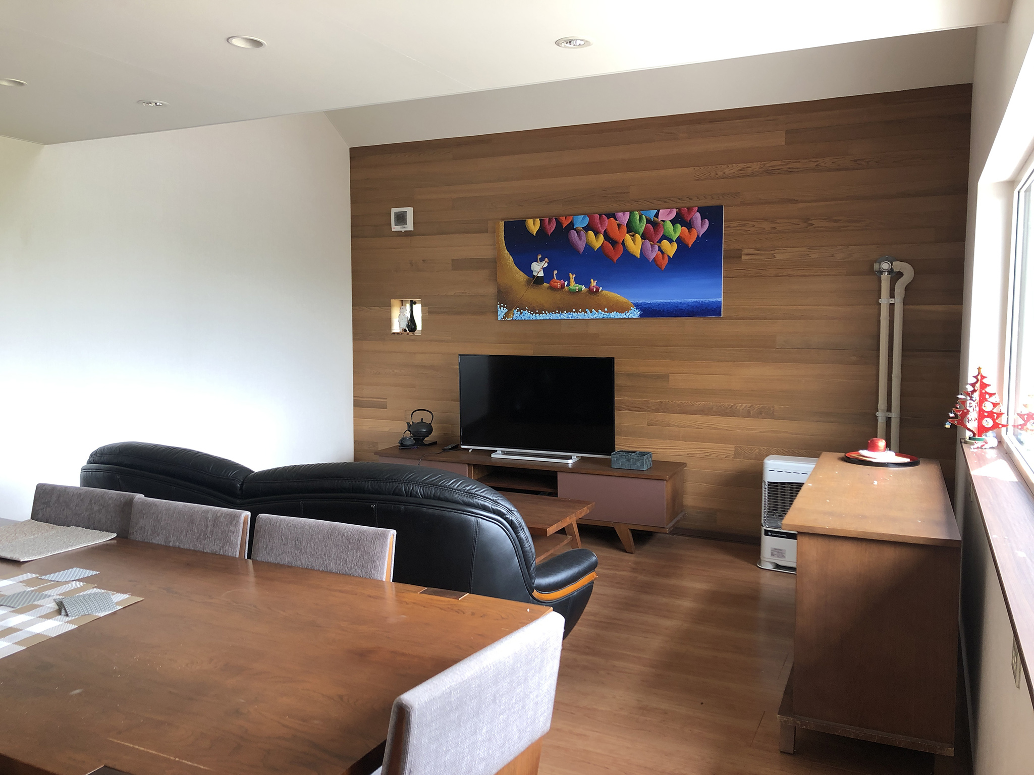 Sakura Lodge - TV in living room